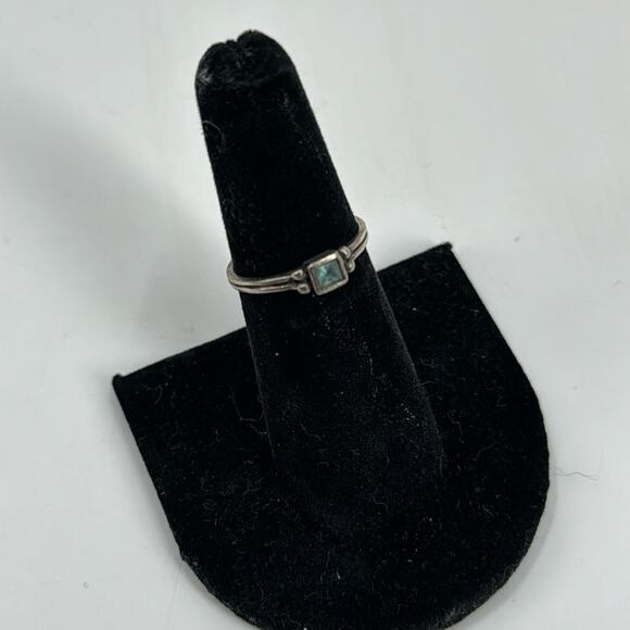 Small square cut sterling silver blue topaz ring - Picture 1 of 4